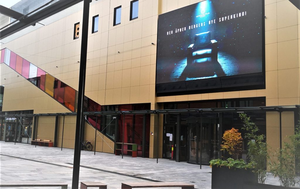 Nordisk Film Bergen, Facade LED skærm til reklame